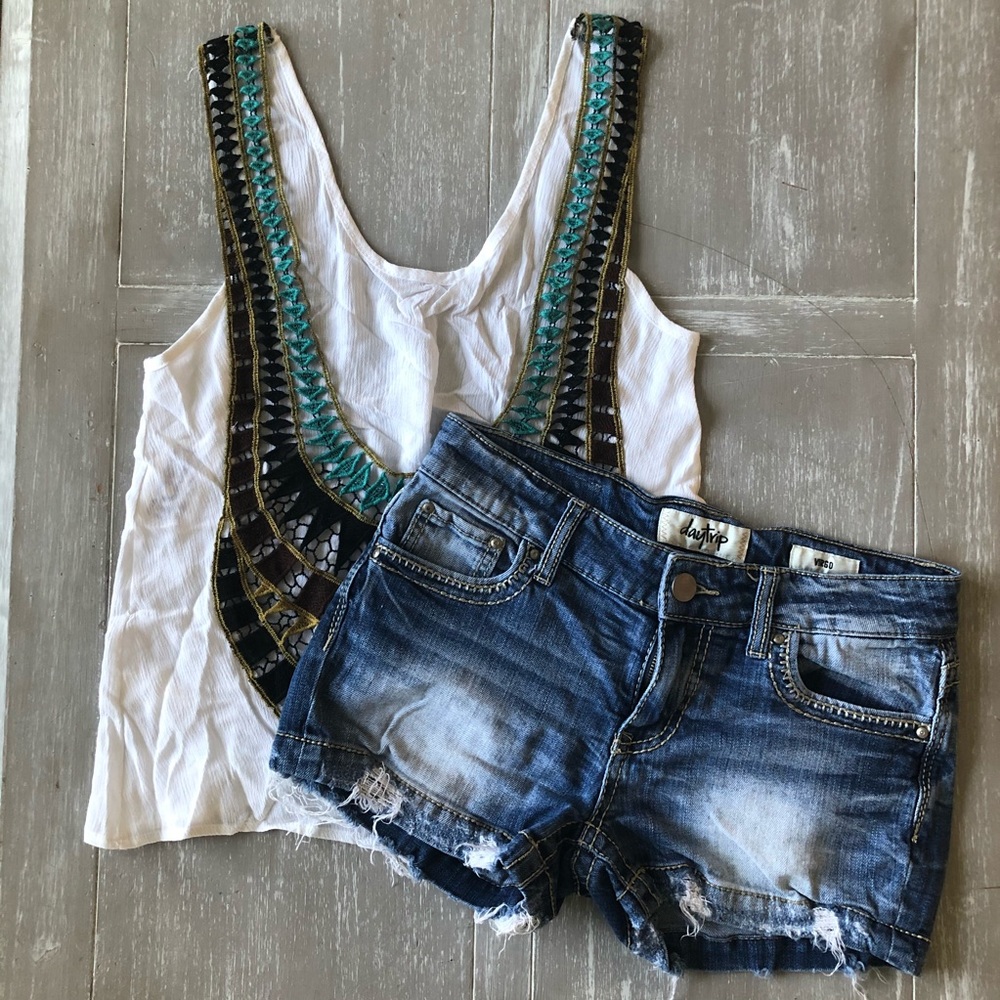 daytrip VIRGO distressed denim shorts
